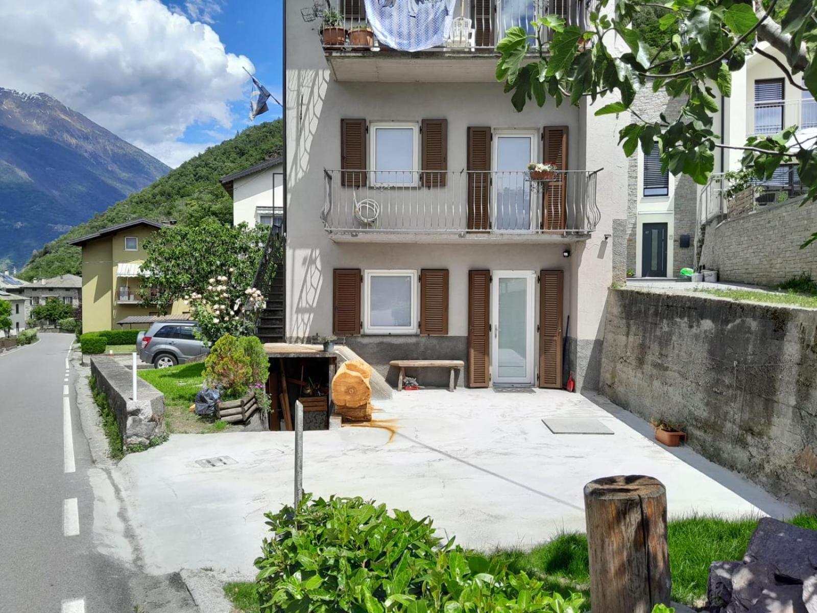 Ca Marasciol A 5 Minuti Dal Trenino Rosso Del Bernina Express Hotel Villa di Tirano Exterior foto