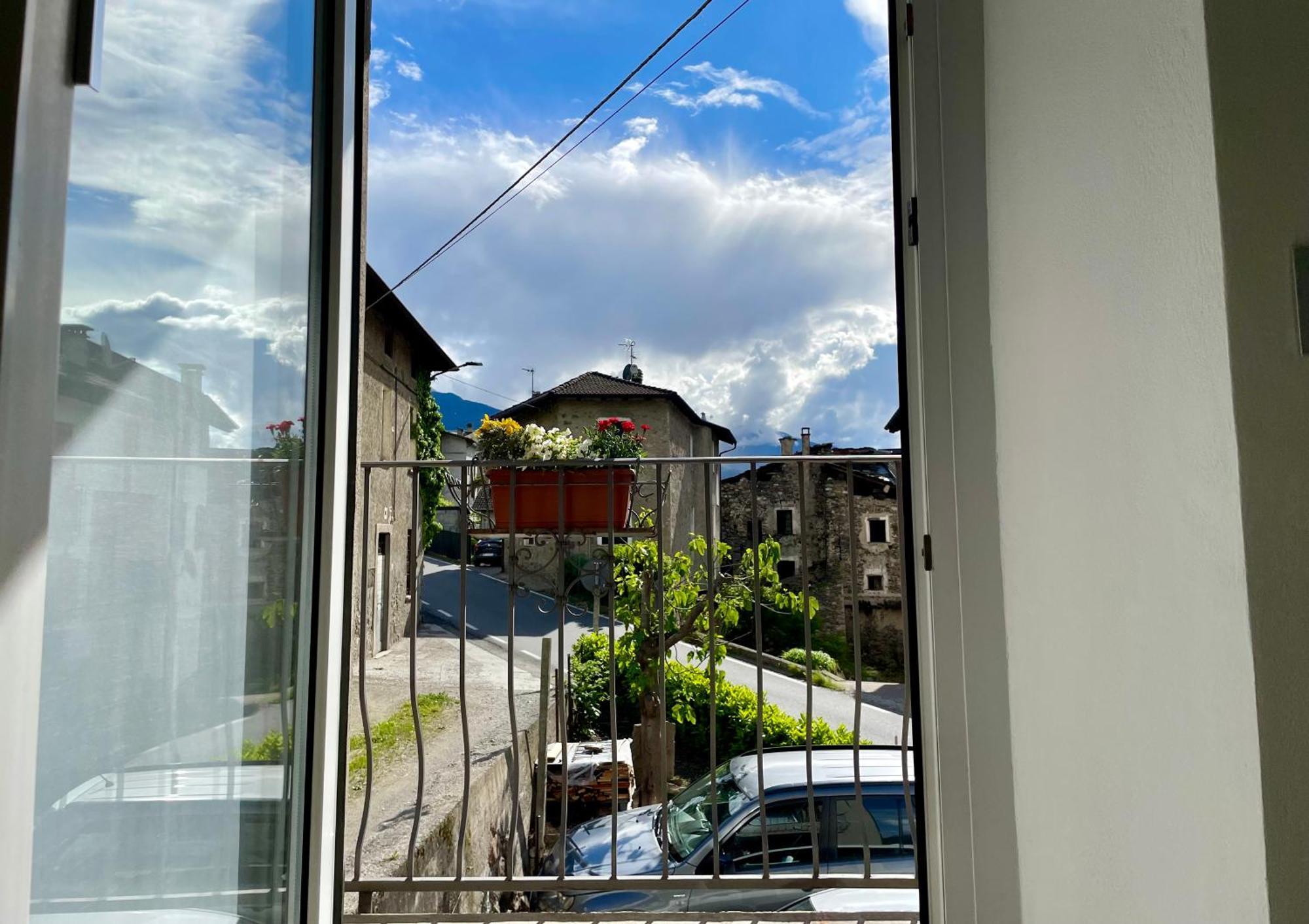 Ca Marasciol A 5 Minuti Dal Trenino Rosso Del Bernina Express Hotel Villa di Tirano Exterior foto